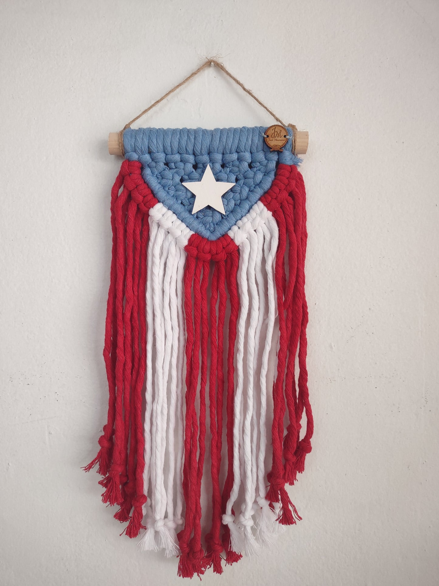 Bandera de PR hecha en Macramé