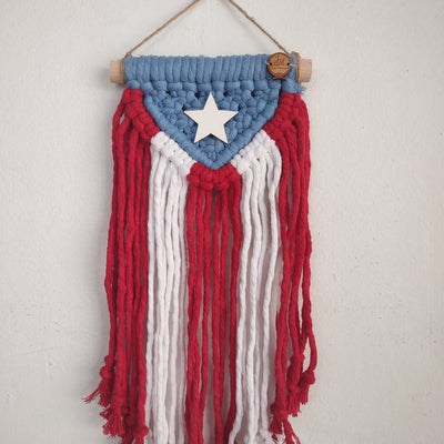 Bandera de PR hecha en Macramé