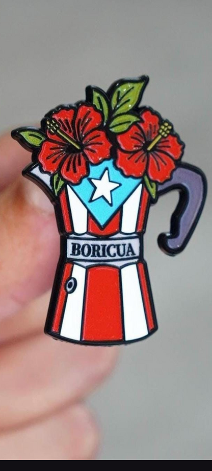 Pin de Greca con flor de Maga